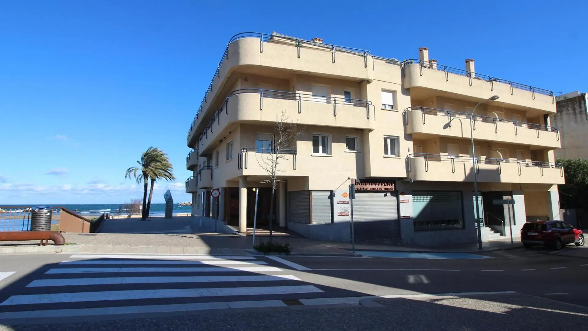 Maritim II Apartamento A 1ª Linea De Mar Delante De La Playa Del Port De Llanca. - Es-228-84 Apartment